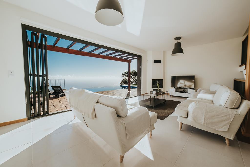Ocean View Villa ฟุงชาล ภายนอก รูปภาพ